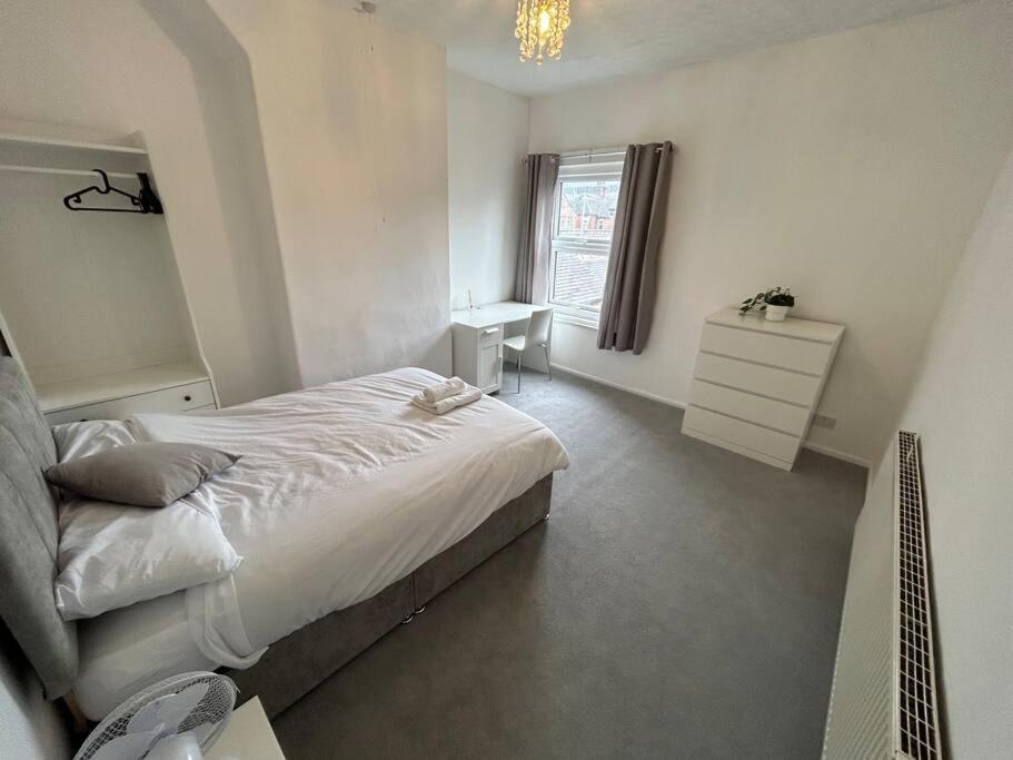 Perfect Home From Home In Stoke On Trent Etruria Bagian luar foto